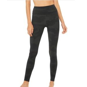 BRAND NWT ALO High-Waist Vapor Leggings Black Camo